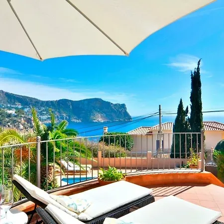 别墅 With Incredible Sea Views And Pool *